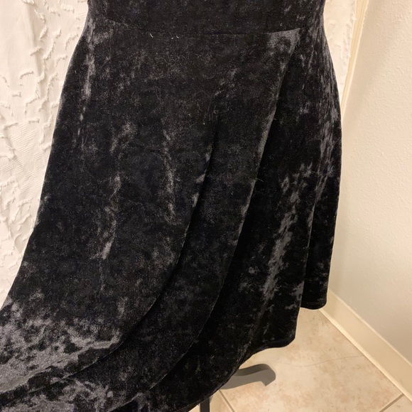 Forever 21 black velvet dress M-L - Picture 4 of 5